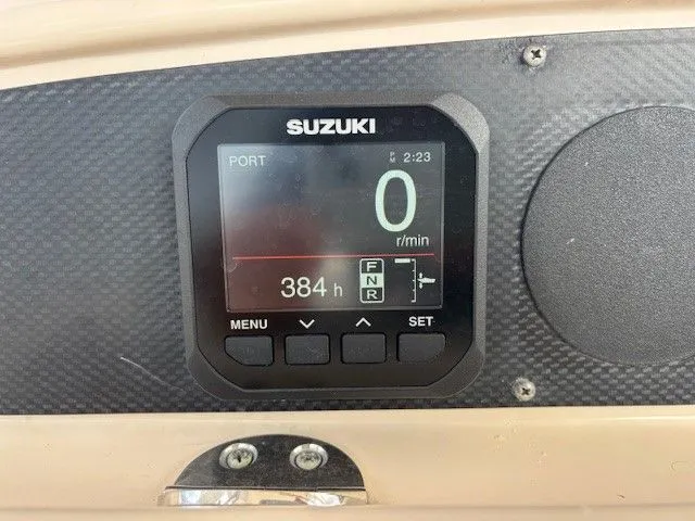 Star-k-2 Yacht Photos Pics Suzuki engine display on 2008 Grady-White Bimini 306, showing 384 hours.