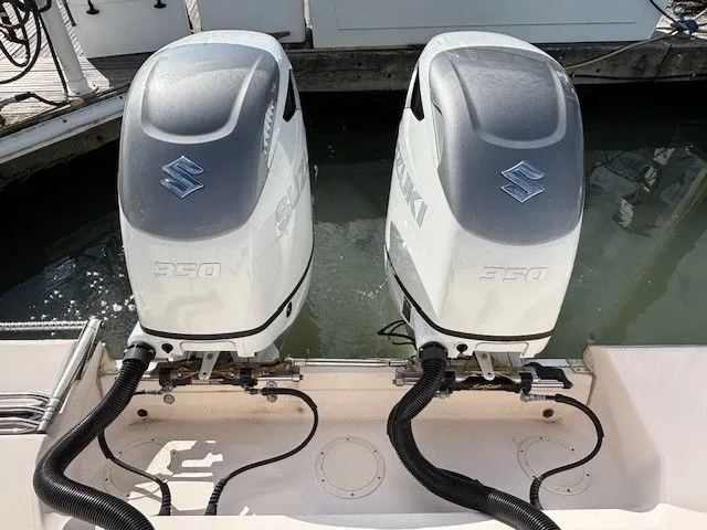 Star-k-2 Yacht Photos Pics Twin Suzuki 350 outboard engines on a 2008 Grady-White Bimini 306 boat.