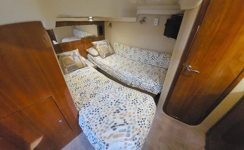 Dorado Yacht Photos Pics 2007 Regal Commodore 4460 cabin with twin beds and wooden interior.