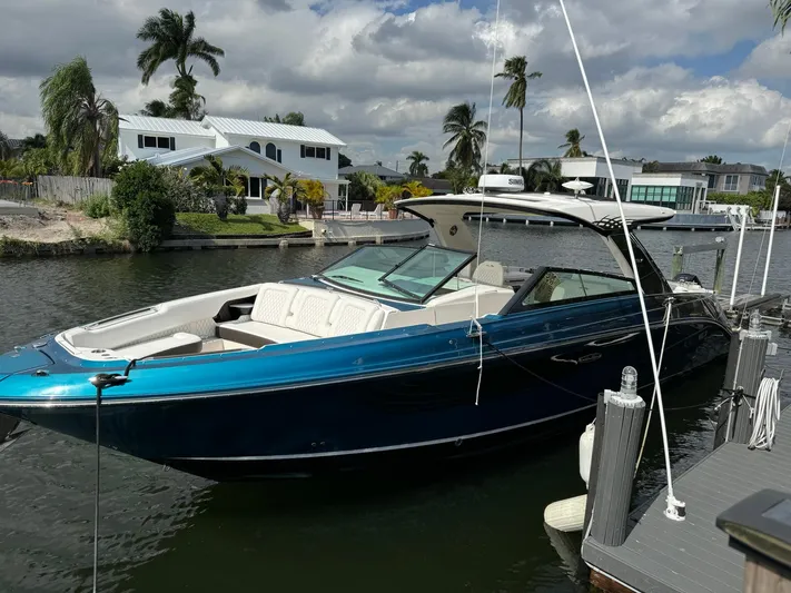 Kelly's Buoys Yacht Photos Pics 2021 Sea Ray 400 SLX OB luxury boat docked in a scenic waterfront area.