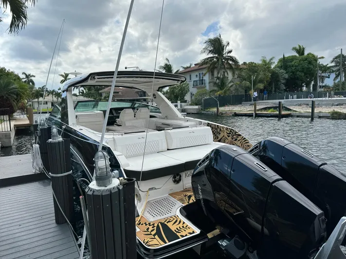 Kelly's Buoys Yacht Photos Pics 2021 Sea Ray 400 SLX OB luxury boat docked at marina.