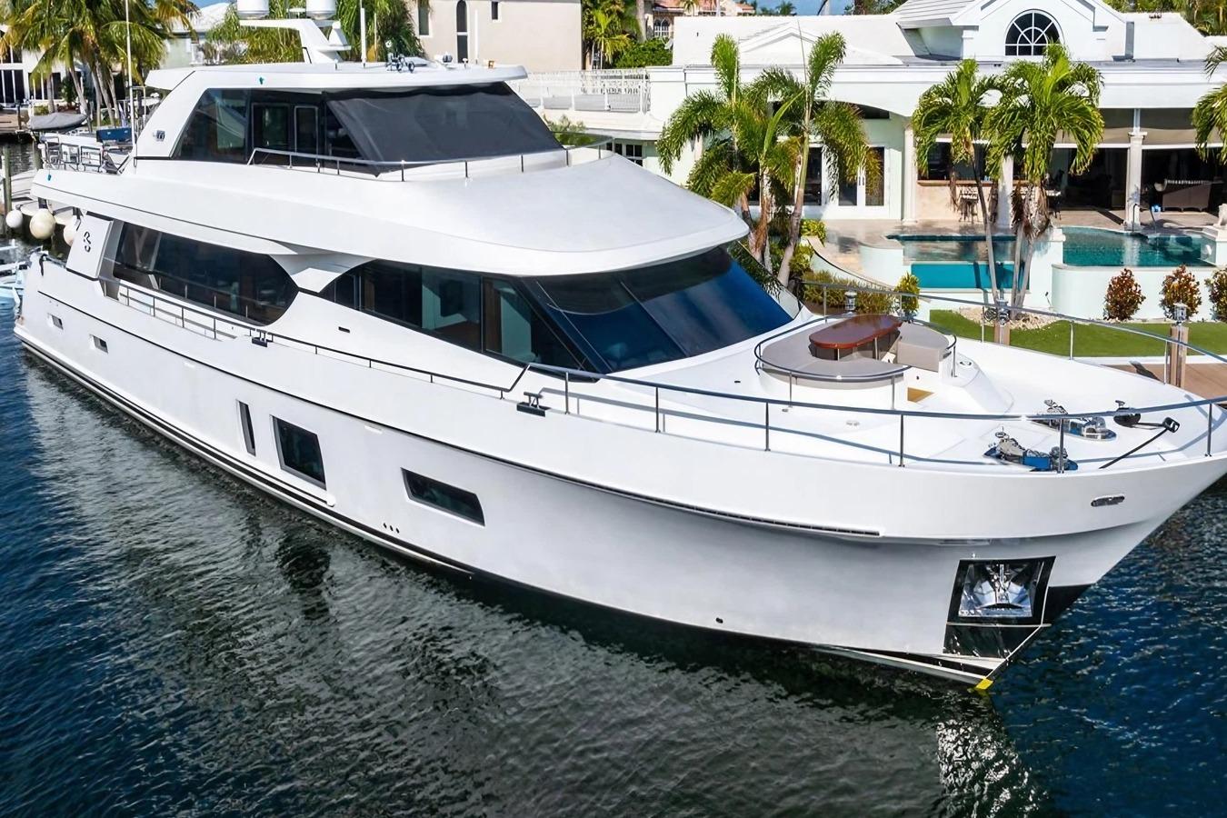 2020 Ocean Alexander 100 Skylounge Megayacht