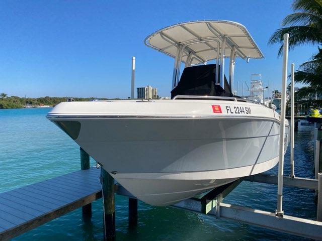 2020 Robalo 222 EXPLORER
