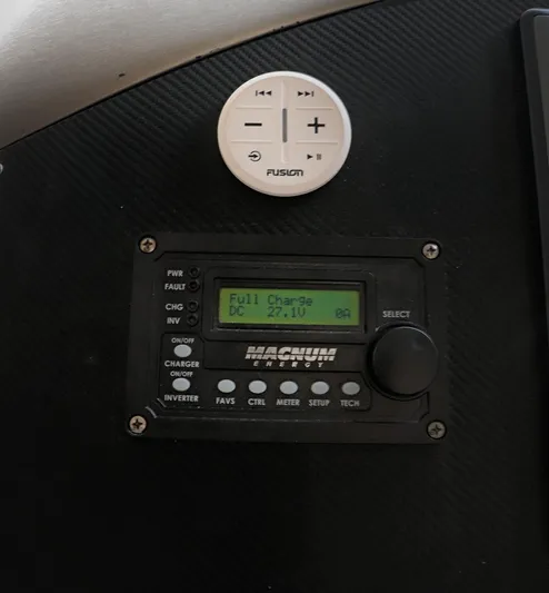  Yacht Photos Pics Control panel on a 2000 Sunseeker Predator 74 yacht, displaying full charge status.