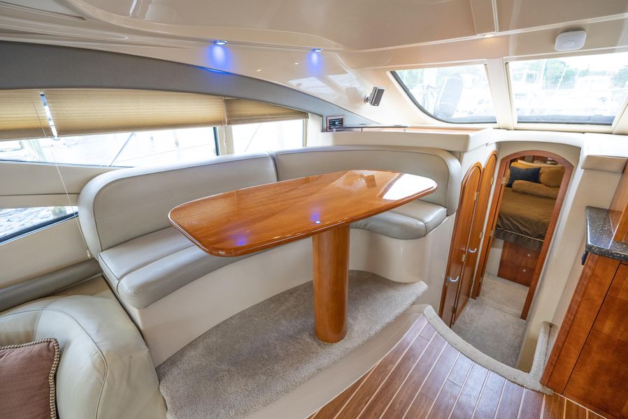 2007 Cruisers Yachts 447 Sport Sedan