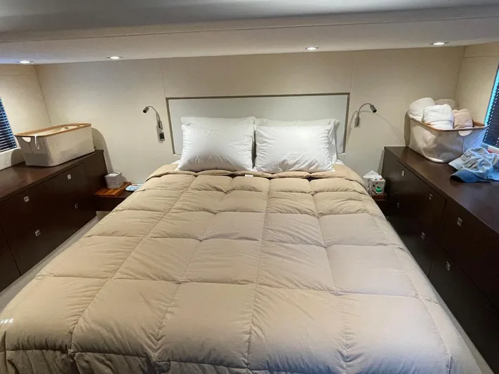 Sea Czar Yacht Photos Pics Luxurious bedroom in 2015 Fairline Targa 48 GT yacht with cozy bedding.