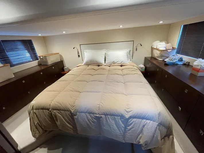 Sea Czar Yacht Photos Pics Luxurious bedroom in 2015 Fairline Targa 48 GT yacht with cozy bedding.
