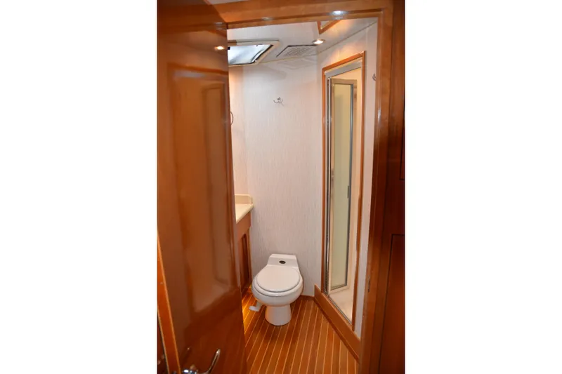 Steel Dreamin Yacht Photos Pics Bathroom interior of 2001 Hatteras 55 Convertible yacht with wooden finishes.