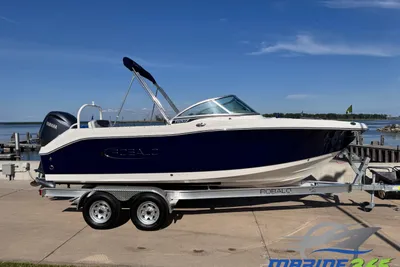 Robalo R207 Dual Console