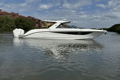 Sea Ray SLX 400 Outboard