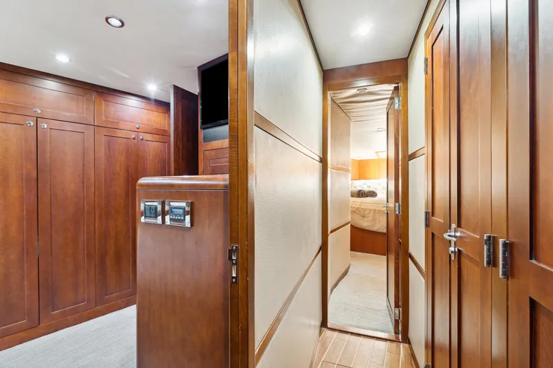 Deal Maker Yacht Photos Pics 