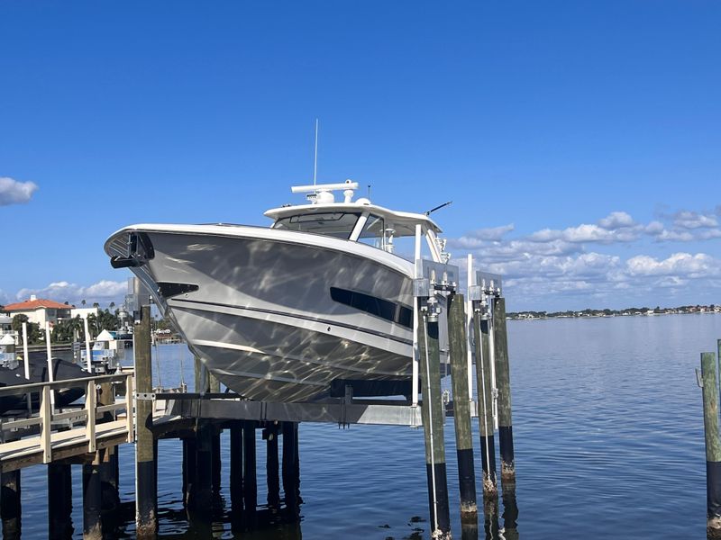 2020 Boston Whaler 420 Outrage