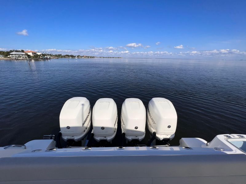 2020 Boston Whaler 420 Outrage