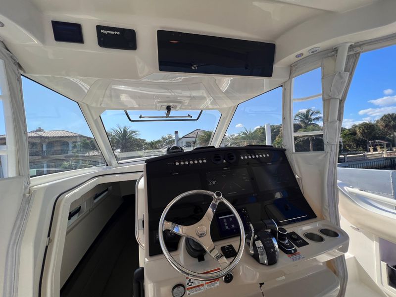 2020 Boston Whaler 420 Outrage