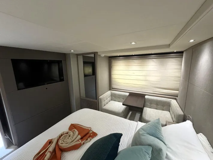 Straight Shafts | No Pods Yacht Photos Pics 