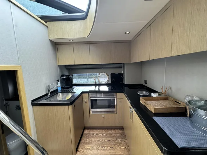 Straight Shafts | No Pods Yacht Photos Pics 