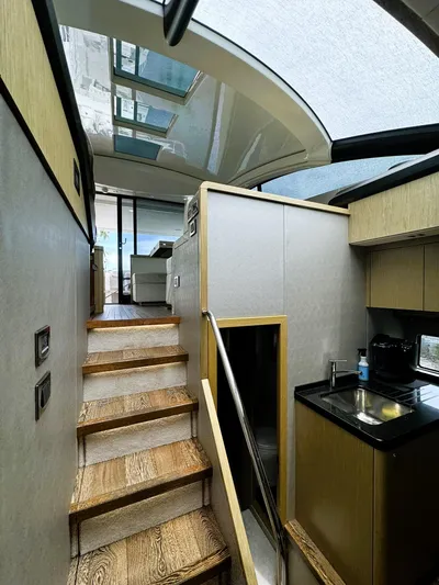 Straight Shafts | No Pods Yacht Photos Pics 