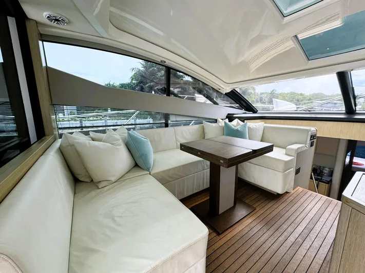 Straight Shafts | No Pods Yacht Photos Pics 