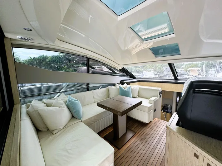 Straight Shafts | No Pods Yacht Photos Pics 