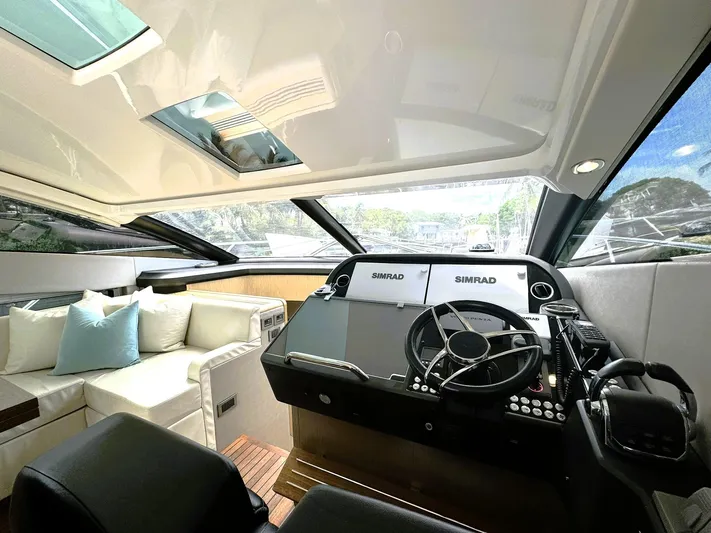 Straight Shafts | No Pods Yacht Photos Pics 