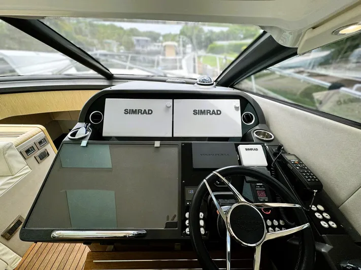 Straight Shafts | No Pods Yacht Photos Pics 