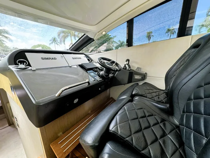 Straight Shafts | No Pods Yacht Photos Pics 