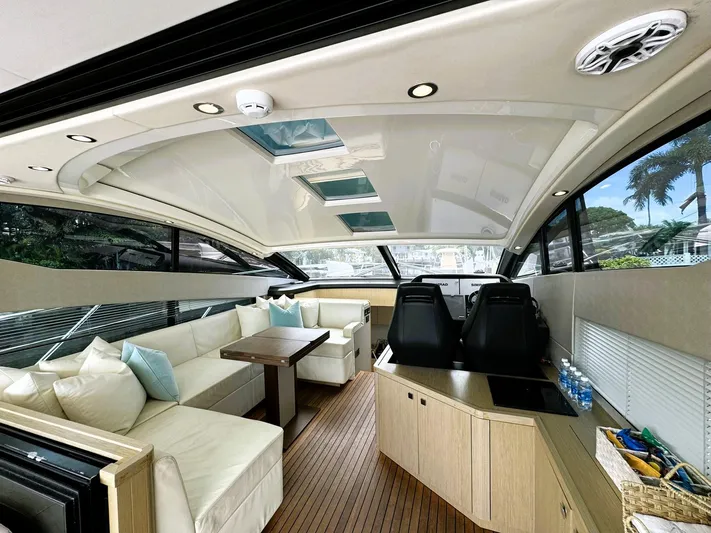 Straight Shafts | No Pods Yacht Photos Pics 