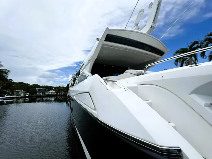 Straight Shafts | No Pods Yacht Photos Pics 