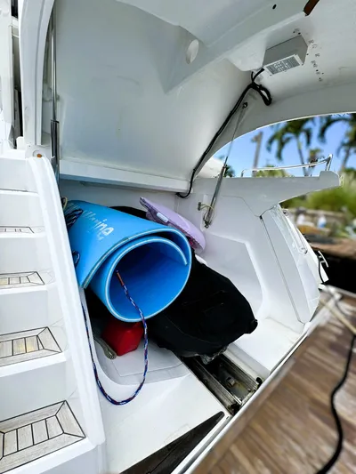 Straight Shafts | No Pods Yacht Photos Pics 
