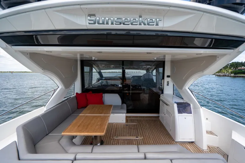 Straight Shafts | No Pods Yacht Photos Pics 