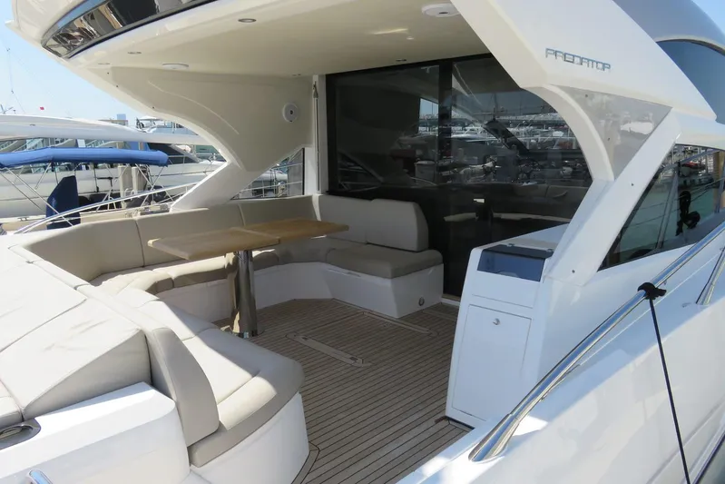 Straight Shafts | No Pods Yacht Photos Pics 