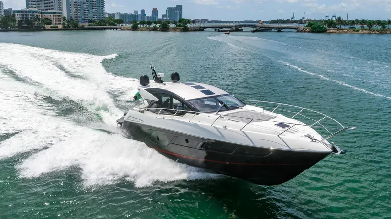 Straight Shafts | No Pods Yacht Photos Pics 