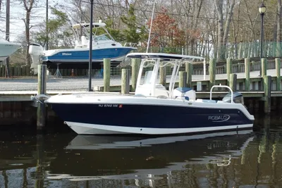 Robalo R242 Explorer