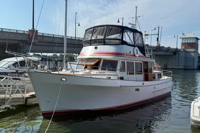 Marine Trader Tri-cabin