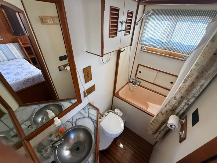 Aja Marie Yacht Photos Pics 1986 Marine Trader Tri Cabin bathroom with sink, toilet, and shower.