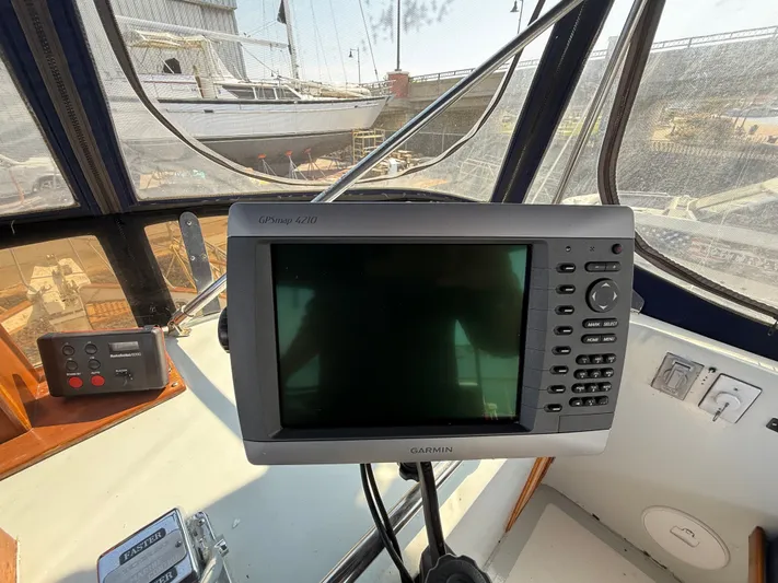 Aja Marie Yacht Photos Pics Control panel of a 1986 Marine Trader Tri Cabin with Garmin GPSmap 4210.