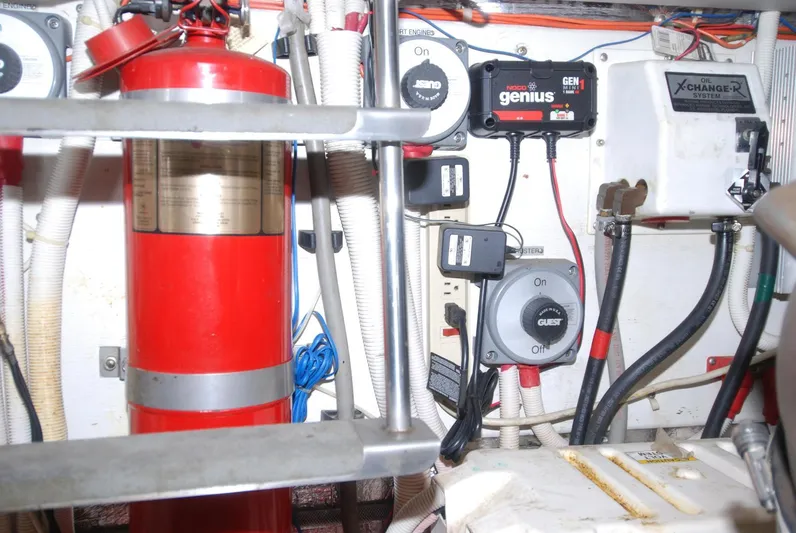 Escape Plan Yacht Photos Pics 2002 Carver 564 Cockpit - Image 47