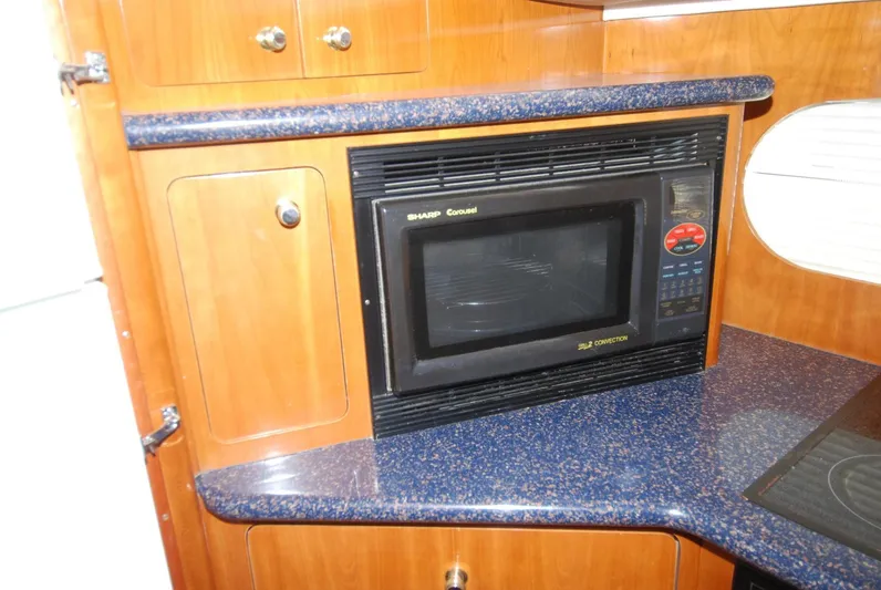 Escape Plan Yacht Photos Pics 2002 Carver 564 Cockpit - Image 30