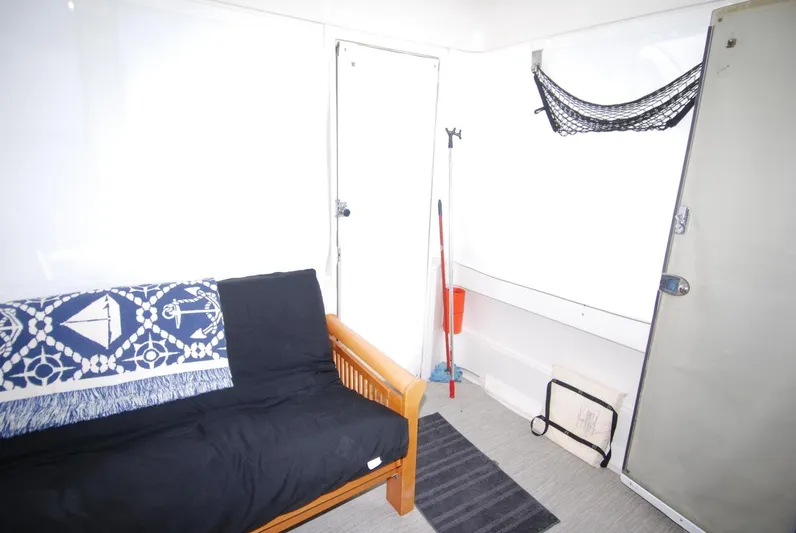 Escape Plan Yacht Photos Pics 2002 Carver 564 Cockpit - Image 14