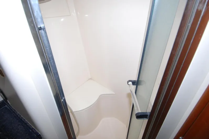 Escape Plan Yacht Photos Pics 2002 Carver 564 Cockpit - Image 49