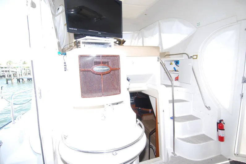 Escape Plan Yacht Photos Pics 2002 Carver 564 Cockpit - Image 66