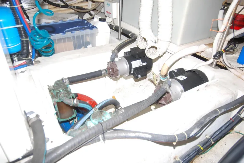 Escape Plan Yacht Photos Pics 2002 Carver 564 Cockpit - Image 57