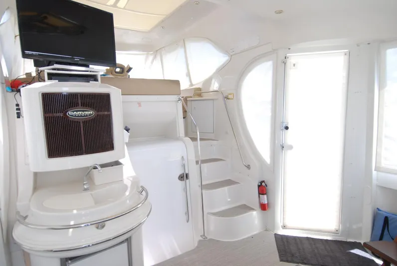 Escape Plan Yacht Photos Pics 2002 Carver 564 Cockpit - Image 24