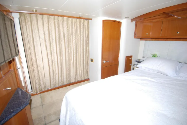 Escape Plan Yacht Photos Pics 2002 Carver 564 Cockpit - Image 37