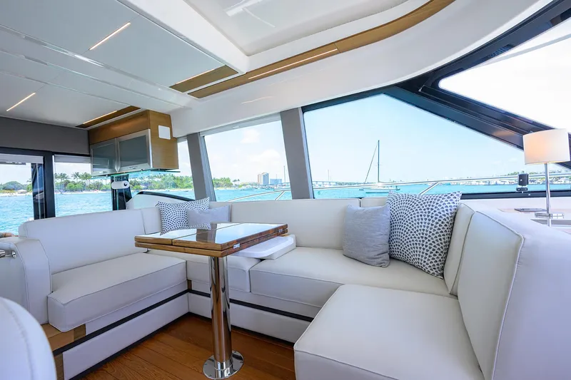 Debbie's Diamond Yacht Photos Pics Tiara 49 DEBBIE'S DIAMOND - Salon Seating