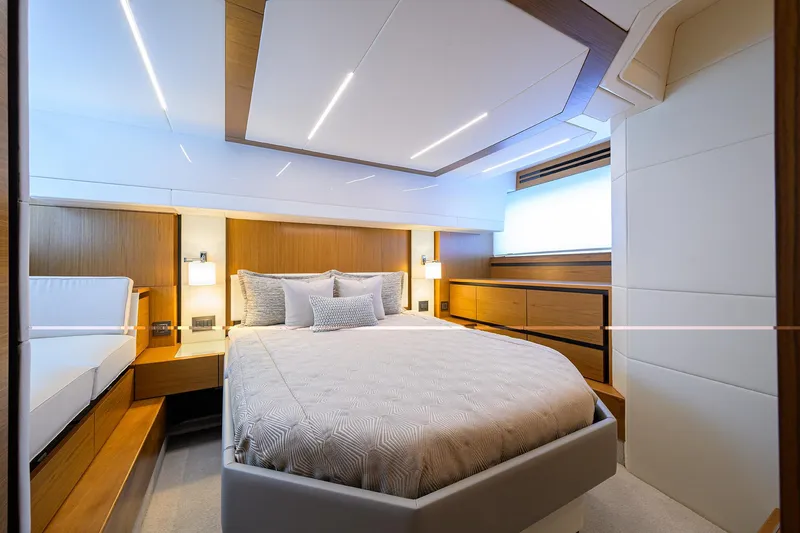 Debbie's Diamond Yacht Photos Pics Tiara 49 DEBBIE'S DIAMOND - Master Stateroom