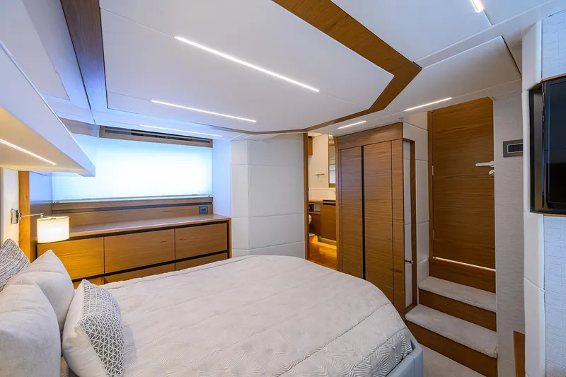 Debbie's Diamond Yacht Photos Pics Tiara 49 DEBBIE'S DIAMOND - Master Stateroom