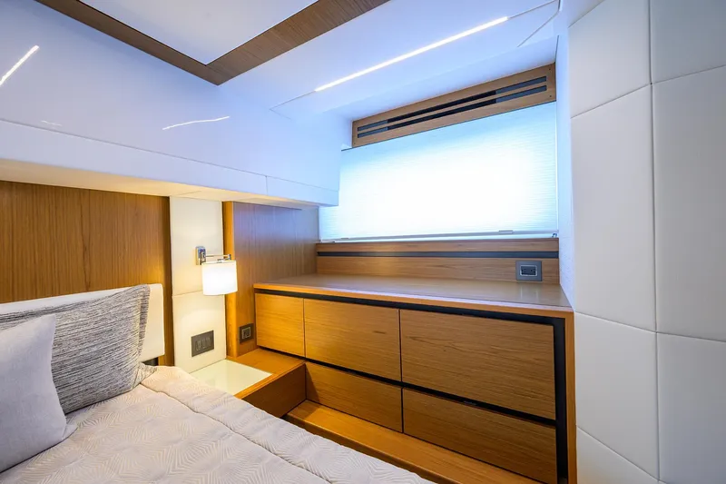 Debbie's Diamond Yacht Photos Pics Tiara 49 DEBBIE'S DIAMOND - Master Stateroom