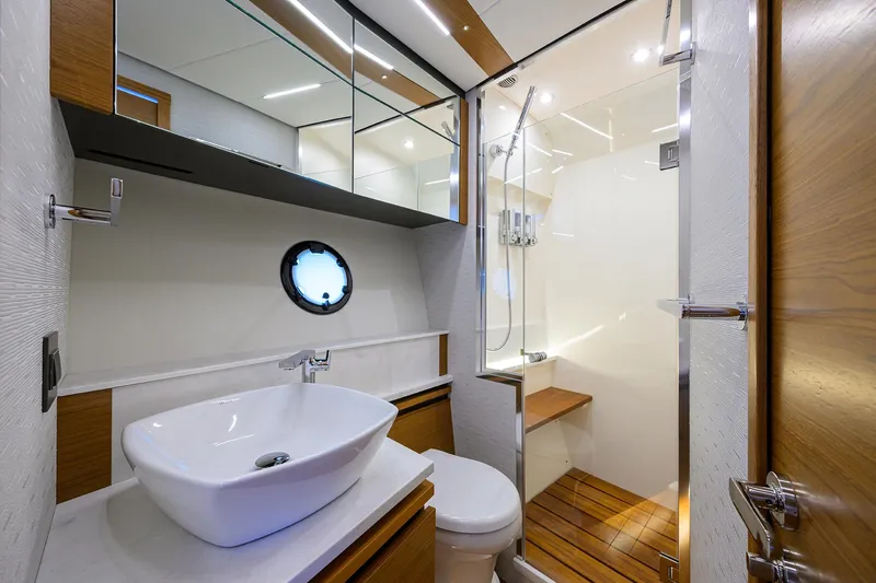 Debbie's Diamond Yacht Photos Pics Tiara 49 DEBBIE'S DIAMOND - Guest Head