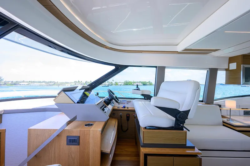 Debbie's Diamond Yacht Photos Pics Tiara 49 DEBBIE'S DIAMOND - Helm Station